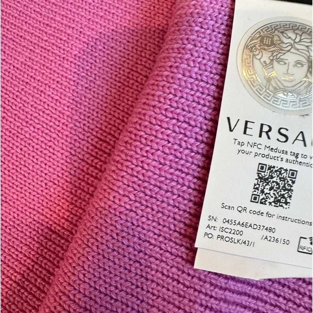 Authentic New Versace Medusa Wool Ribbed Knit Lilac Scarf